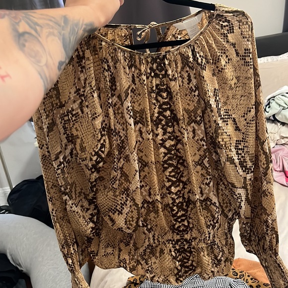 LOT women’s blouses size S/M - Picture 5 of 5